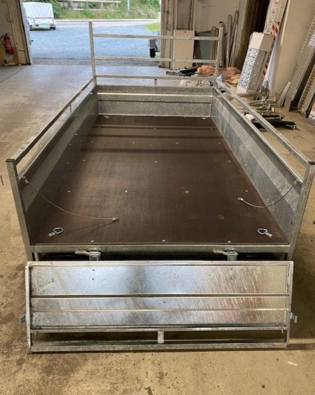 Przyczepa towarowa BOG723 1-osiowa 233 x 132 cm – Wzmocnione podwozie ocynkowane ogniowo, 500/750 kg
